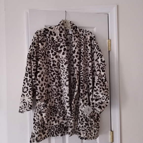 Natori Other - NWT NATORI Plush Animal Print Jacket LARGE
